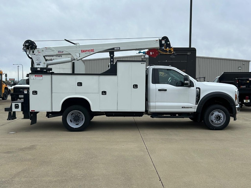 Ford F-550SD Vehicle Full-screen Gallery Image 2