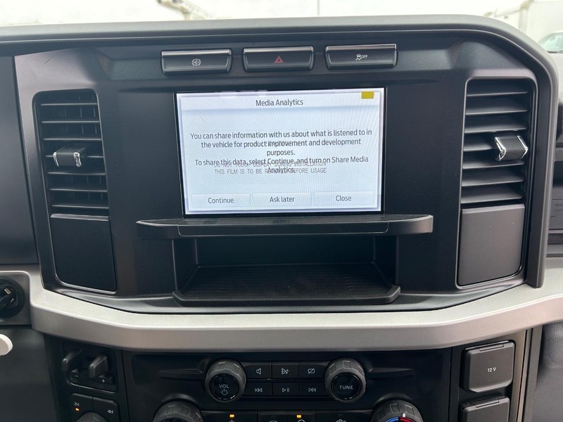 Ford Super Duty F-550 DRW Vehicle Full-screen Gallery Image 11