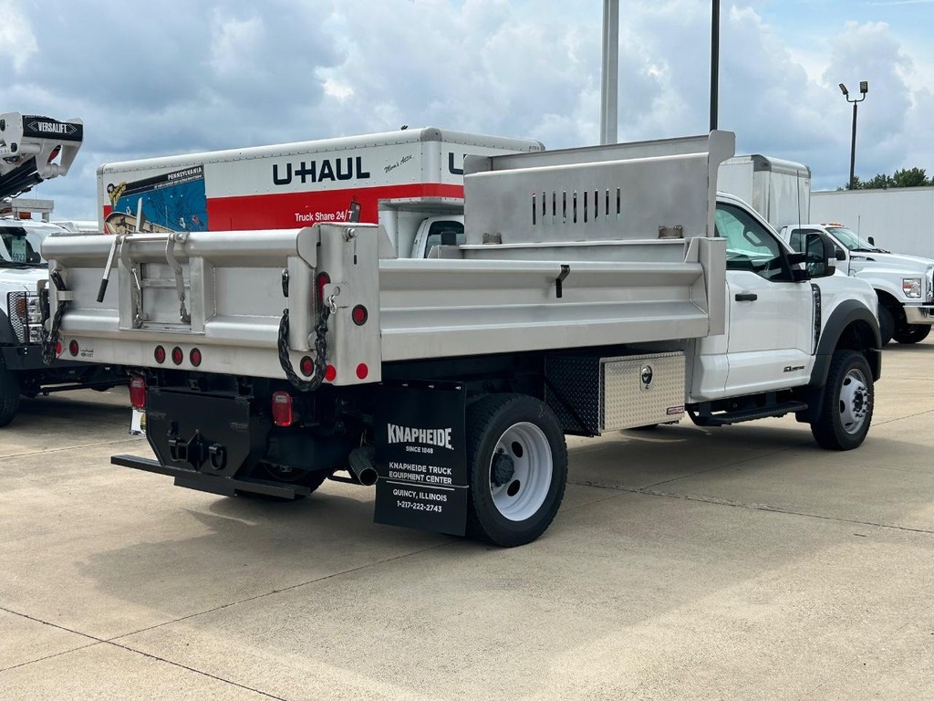 Ford Super Duty F-550 DRW Vehicle Full-screen Gallery Image 3