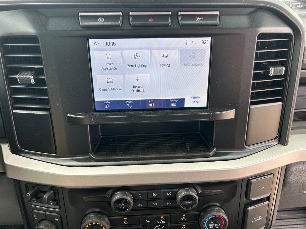 Ford Super Duty F-550 DRW Vehicle Full-screen Gallery Image 13