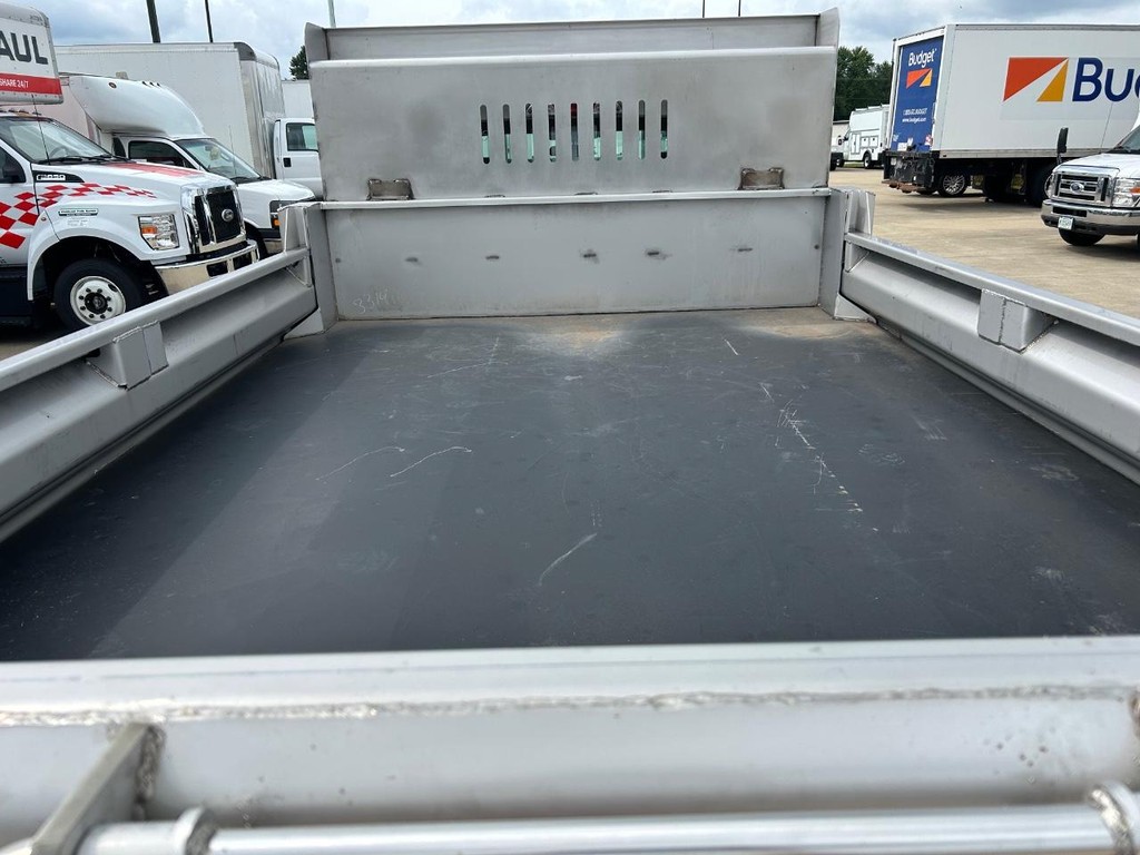 Ford Super Duty F-550 DRW Vehicle Full-screen Gallery Image 14