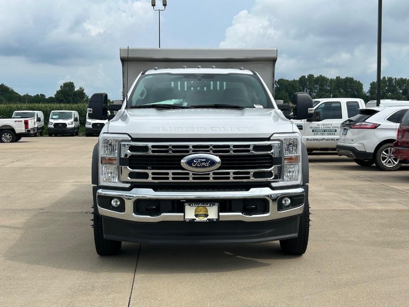 Ford Super Duty F-550 DRW Vehicle Full-screen Gallery Image 4