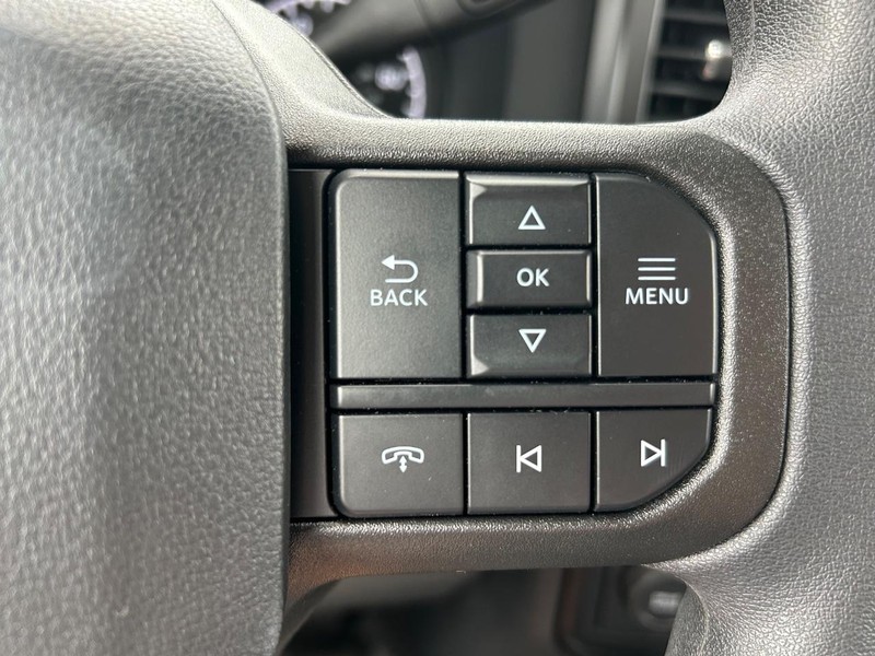 Ford Super Duty F-550 DRW Vehicle Full-screen Gallery Image 9