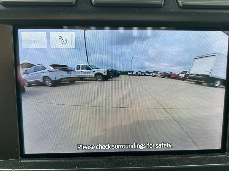 Ford Super Duty F-550 DRW Vehicle Full-screen Gallery Image 10