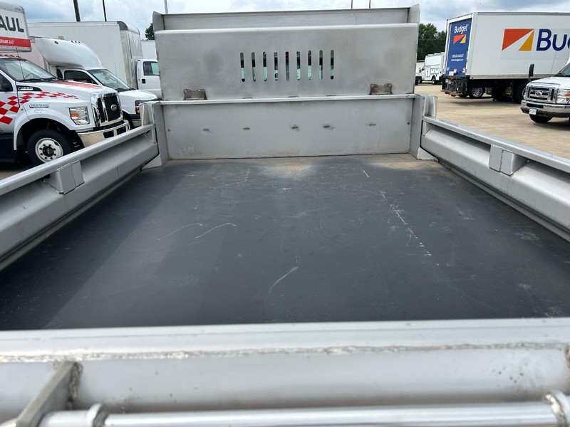 Ford Super Duty F-550 DRW Vehicle Full-screen Gallery Image 14