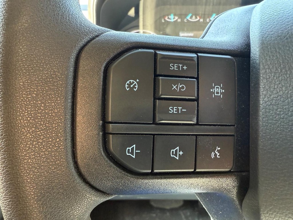 Ford Super Duty F-550 DRW Vehicle Full-screen Gallery Image 6