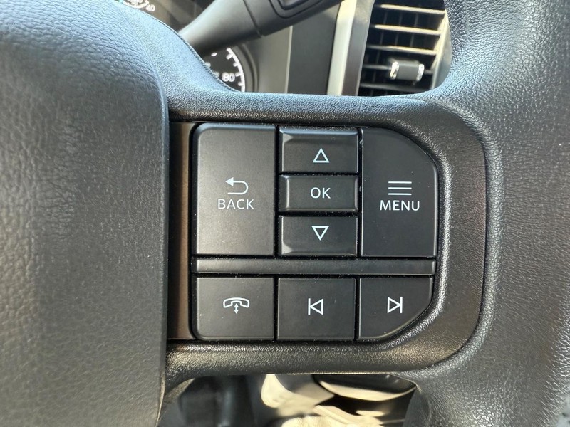 Ford Super Duty F-550 DRW Vehicle Full-screen Gallery Image 7