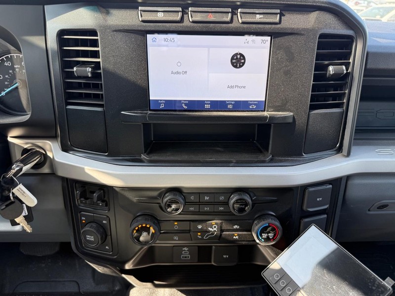 Ford Super Duty F-550 DRW Vehicle Full-screen Gallery Image 12