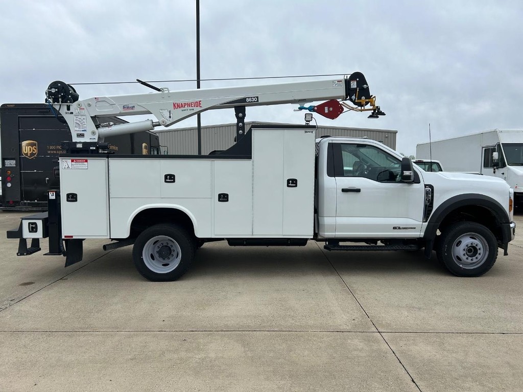 Ford F-550SD Vehicle Full-screen Gallery Image 2