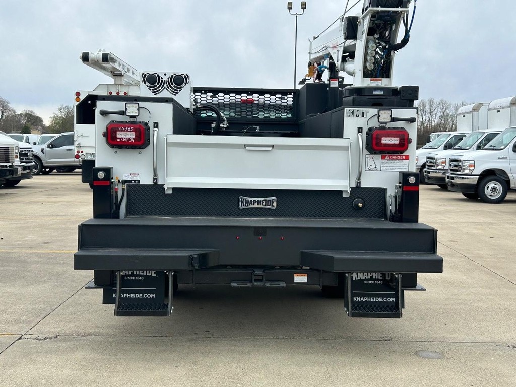 Ford F-550SD Vehicle Full-screen Gallery Image 6