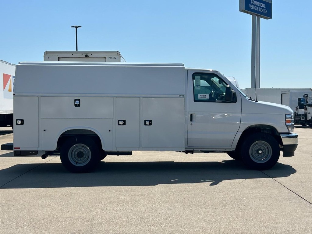 Ford E-Series Cutaway Vehicle Full-screen Gallery Image 2