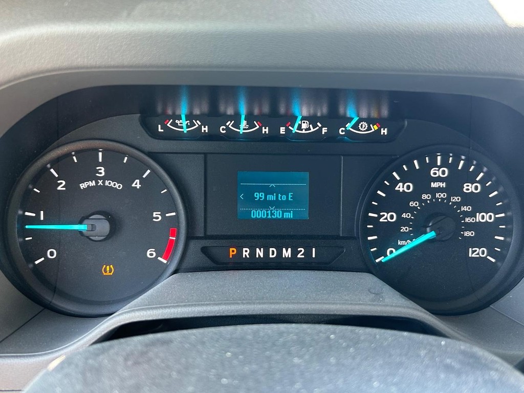 Ford E-Series Cutaway Vehicle Full-screen Gallery Image 10