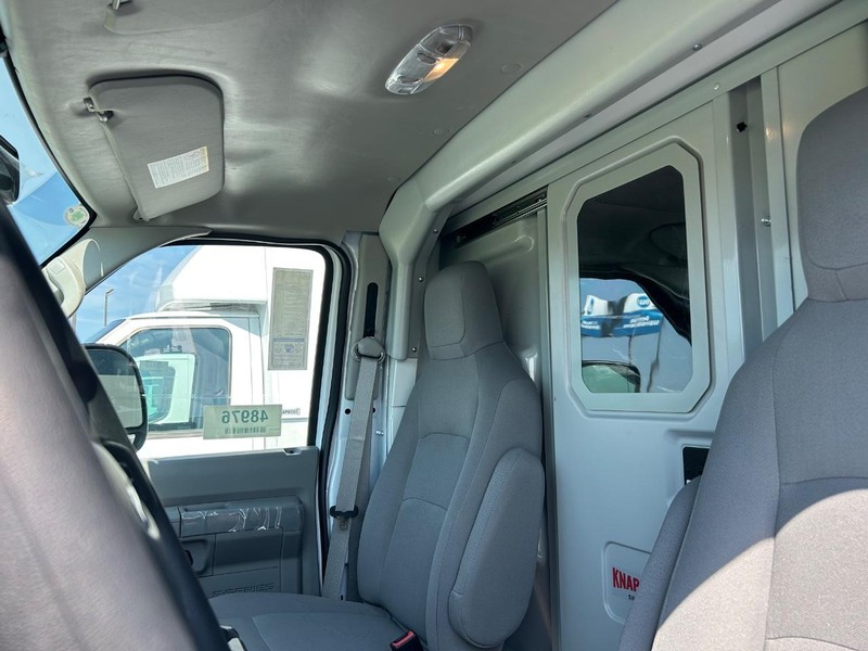 Ford E-Series Cutaway Vehicle Full-screen Gallery Image 7