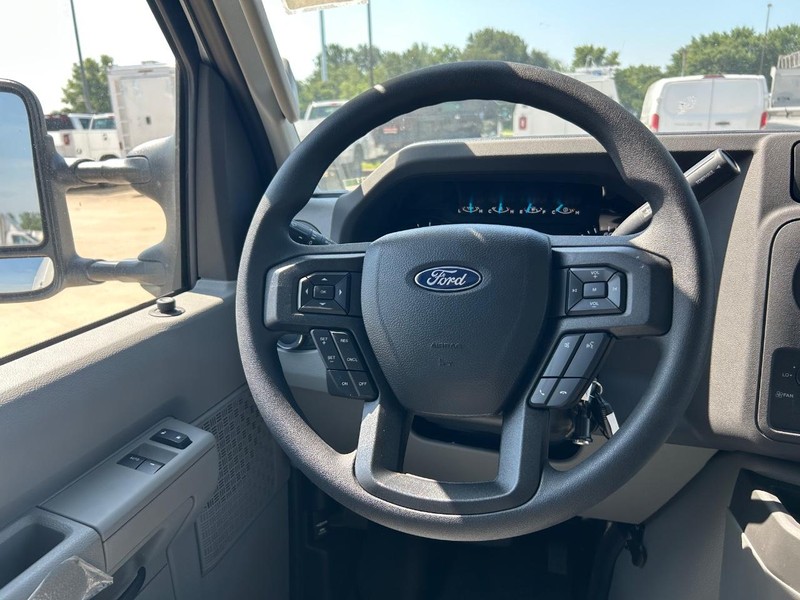 Ford E-Series Cutaway Vehicle Full-screen Gallery Image 13