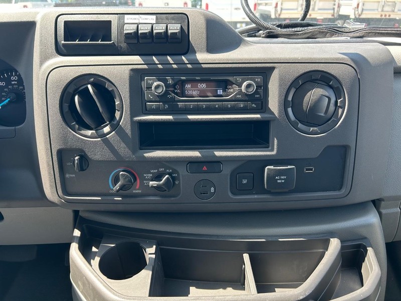 Ford E-Series Cutaway Vehicle Full-screen Gallery Image 14