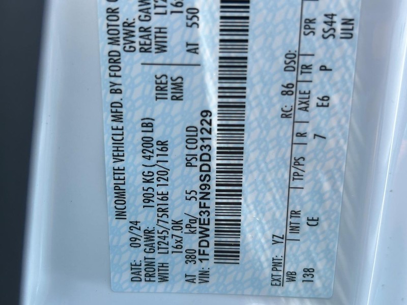 Ford E-Series Cutaway Vehicle Full-screen Gallery Image 17