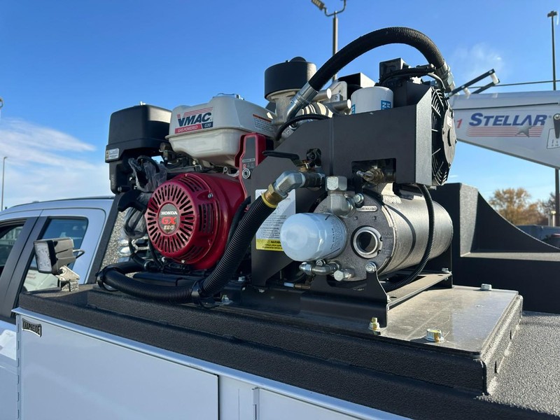 Ford Super Duty F-450 DRW Vehicle Full-screen Gallery Image 5