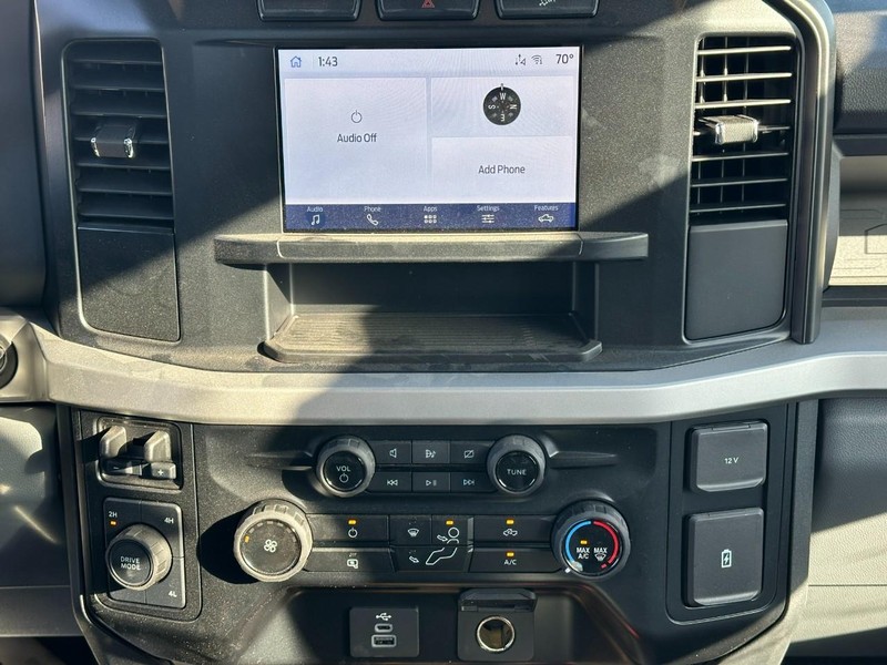 Ford Super Duty F-450 DRW Vehicle Full-screen Gallery Image 13