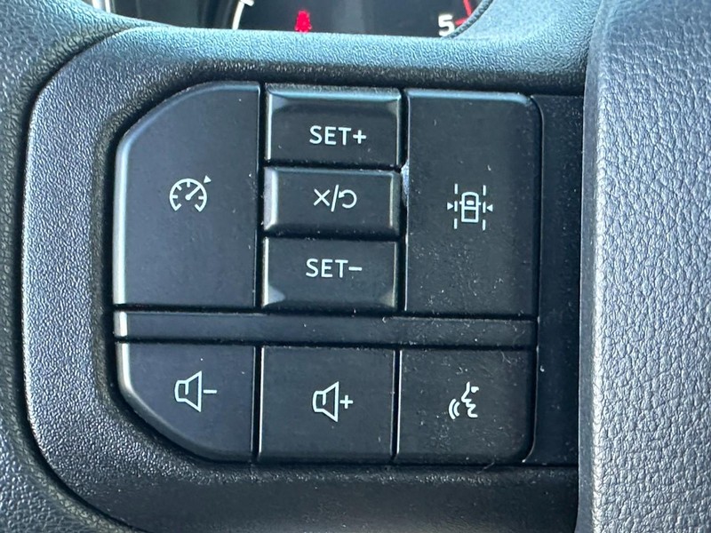 Ford Super Duty F-450 DRW Vehicle Full-screen Gallery Image 17