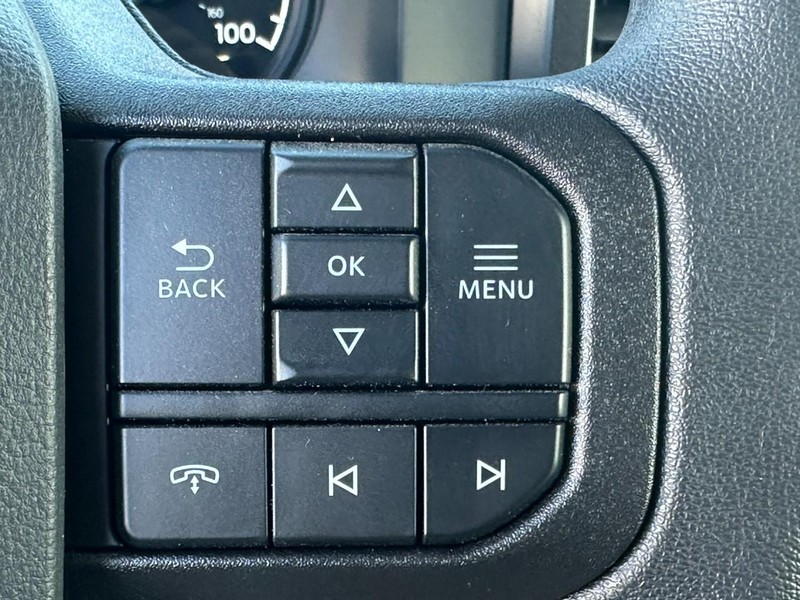 Ford Super Duty F-450 DRW Vehicle Full-screen Gallery Image 18