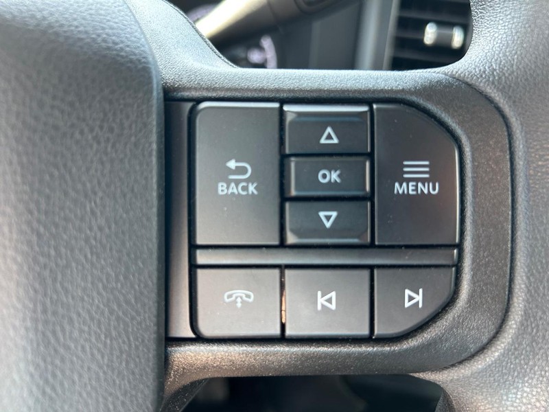 Ford Super Duty F-550 DRW Vehicle Full-screen Gallery Image 10