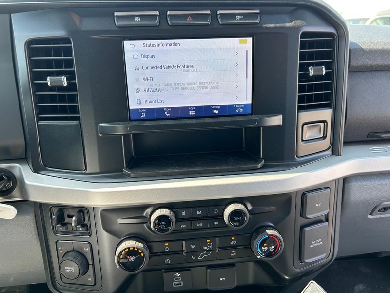 Ford Super Duty F-550 DRW Vehicle Full-screen Gallery Image 14