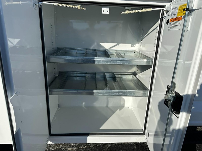 Ford Super Duty F-450 DRW Vehicle Full-screen Gallery Image 10