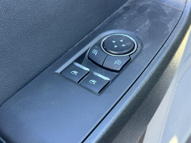 Ford Super Duty F-450 DRW Vehicle Full-screen Gallery Image 14