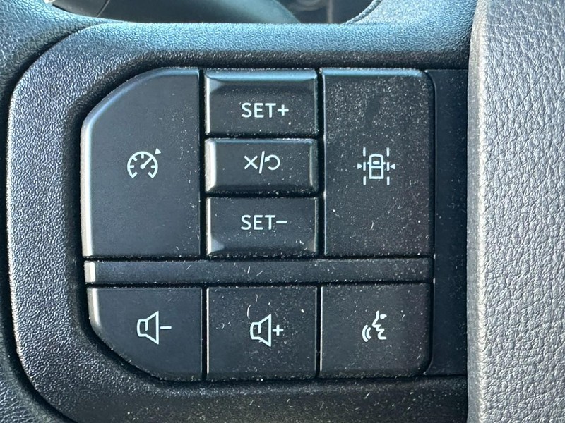 Ford Super Duty F-450 DRW Vehicle Full-screen Gallery Image 16