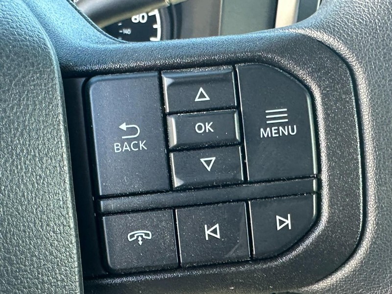 Ford Super Duty F-450 DRW Vehicle Full-screen Gallery Image 17