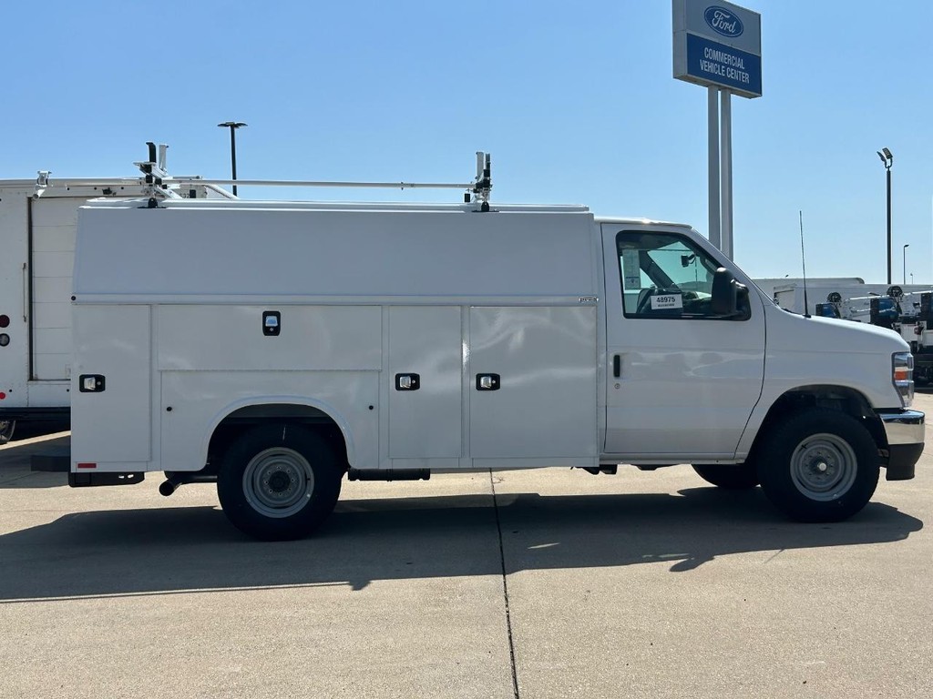 Ford E-Series Cutaway Vehicle Full-screen Gallery Image 2