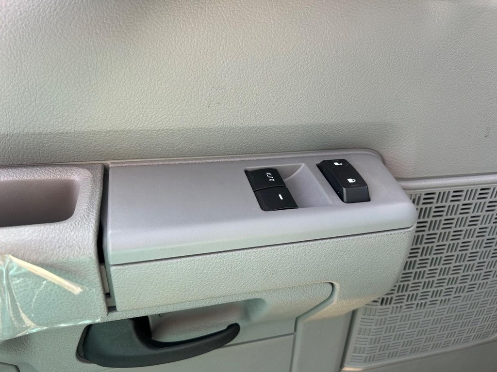 Ford E-Series Cutaway Vehicle Full-screen Gallery Image 6