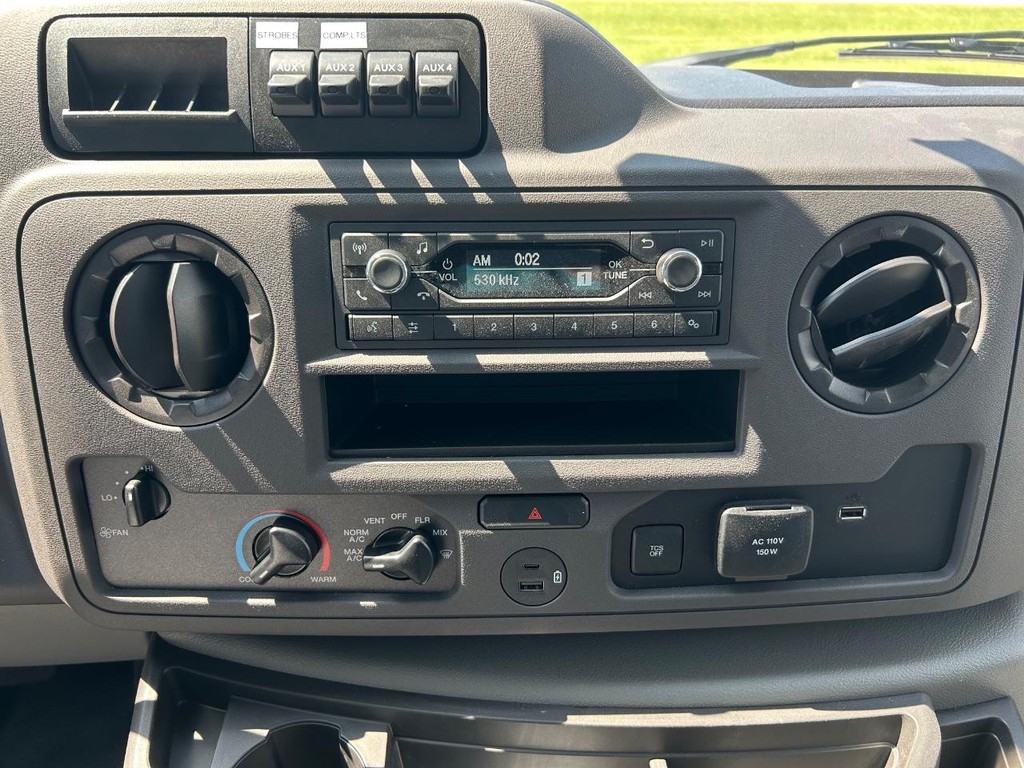 Ford E-Series Cutaway Vehicle Full-screen Gallery Image 13