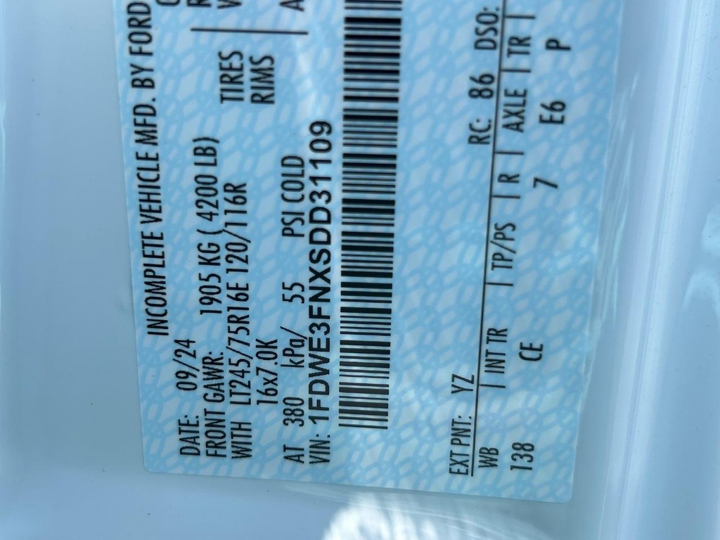 Ford E-Series Cutaway Vehicle Full-screen Gallery Image 16