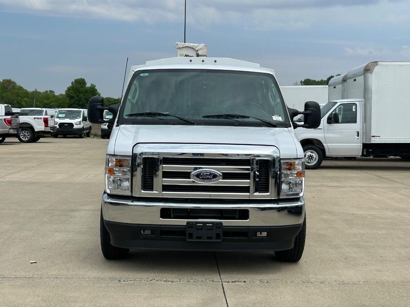 Ford E-Series Cutaway Vehicle Full-screen Gallery Image 3