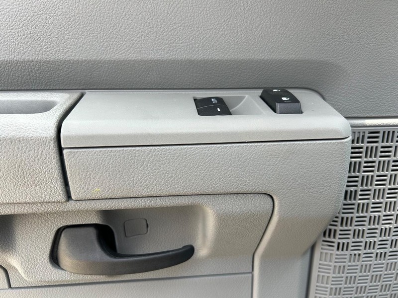 Ford E-Series Cutaway Vehicle Full-screen Gallery Image 4