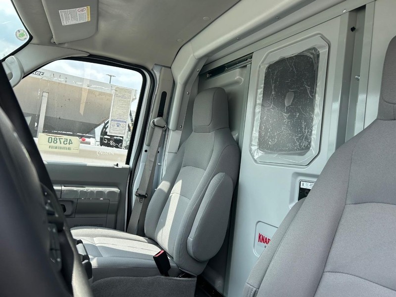 Ford E-Series Cutaway Vehicle Full-screen Gallery Image 5