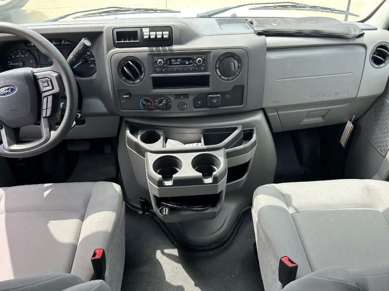 Ford E-Series Cutaway Vehicle Full-screen Gallery Image 9