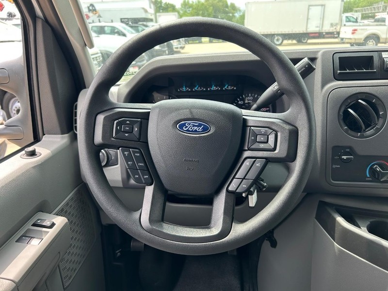 Ford E-Series Cutaway Vehicle Full-screen Gallery Image 10