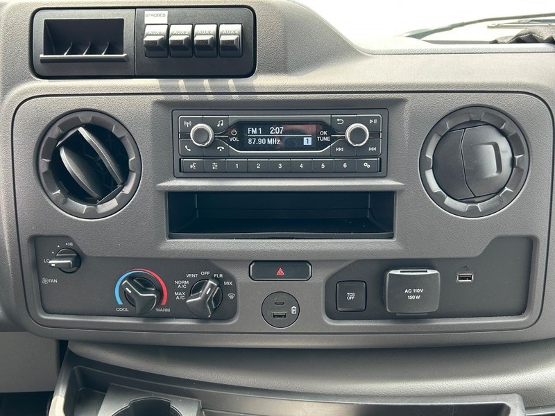 Ford E-Series Cutaway Vehicle Full-screen Gallery Image 11