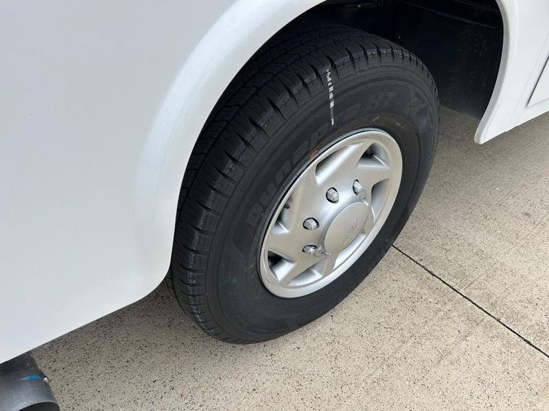 Ford E-Series Cutaway Vehicle Full-screen Gallery Image 13