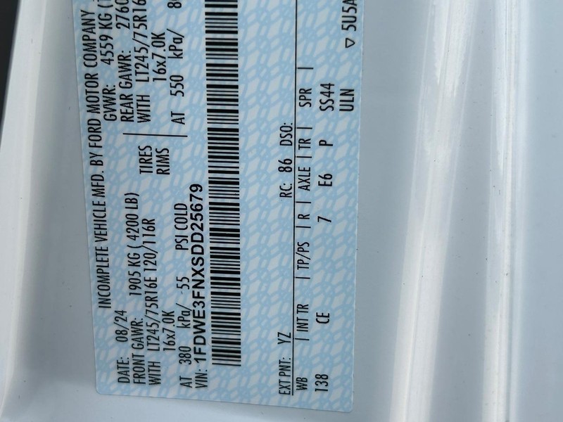 Ford E-Series Cutaway Vehicle Full-screen Gallery Image 14