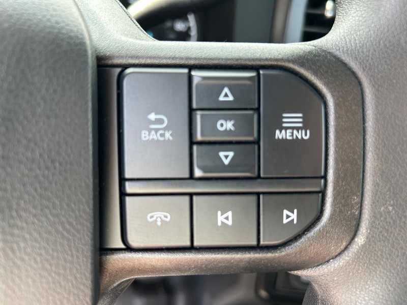 Ford Super Duty F-350 DRW Vehicle Full-screen Gallery Image 7