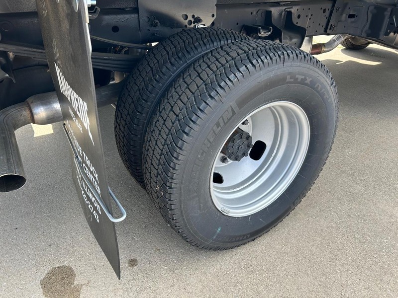 Ford Super Duty F-350 DRW Vehicle Full-screen Gallery Image 13