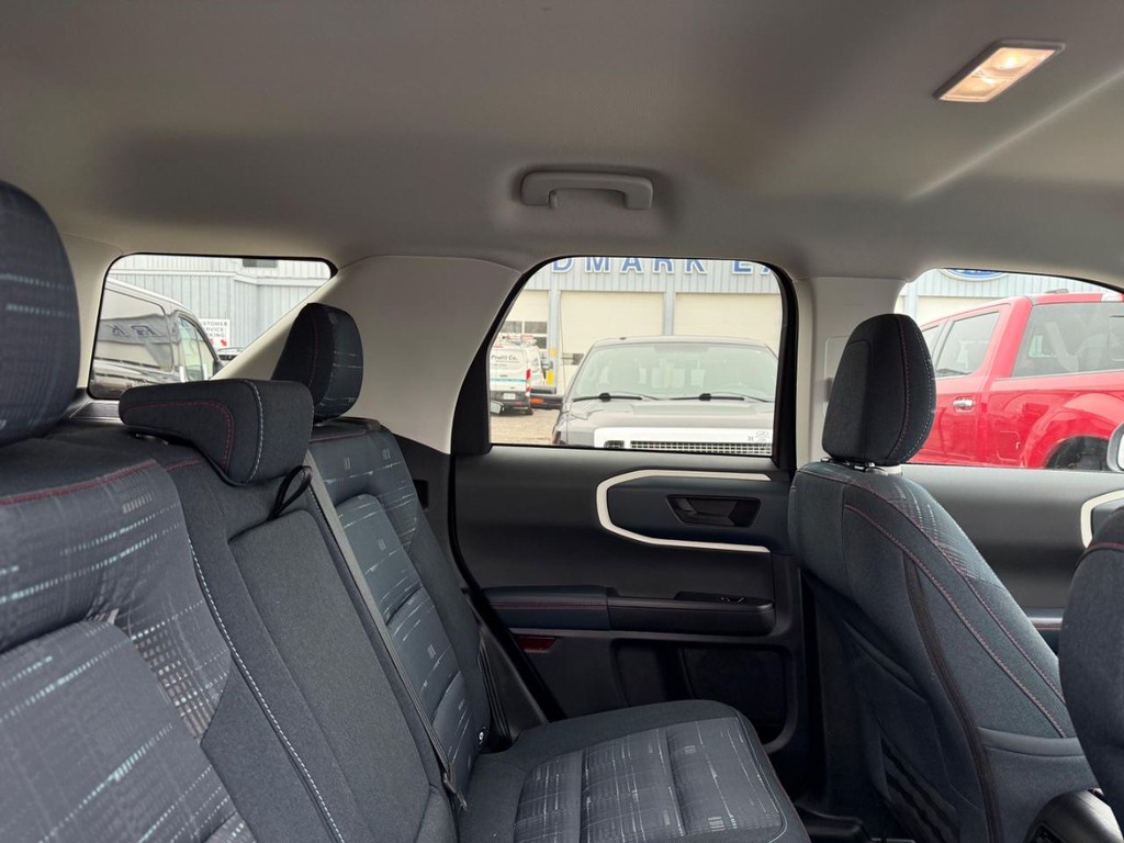 Ford Bronco Sport Vehicle Full-screen Gallery Image 9