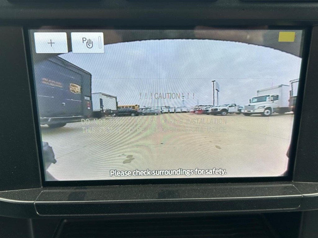 Ford Super Duty F-550 DRW Vehicle Full-screen Gallery Image 9