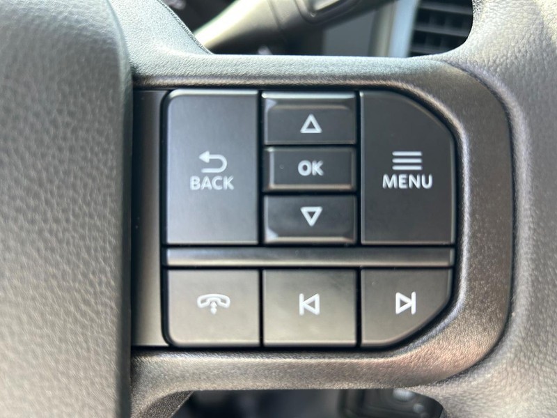 Ford Super Duty F-550 DRW Vehicle Full-screen Gallery Image 7