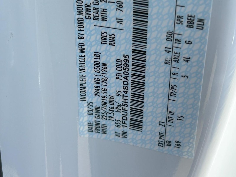 Ford Super Duty F-550 DRW Vehicle Full-screen Gallery Image 13