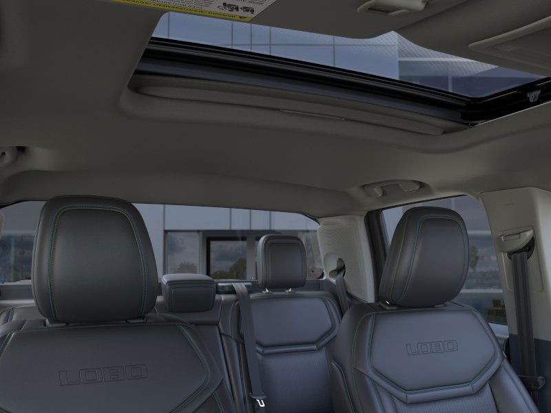 Ford W8T Vehicle Full-screen Gallery Image 12