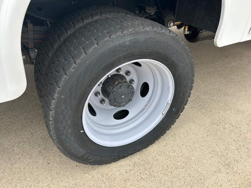 Ford Super Duty F-550 DRW Vehicle Full-screen Gallery Image 14